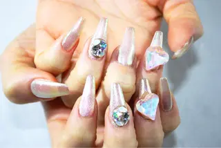 ミディアム nail&eyelash Famille池袋東口店所属・Tanaka Nailistのネイルデザイン