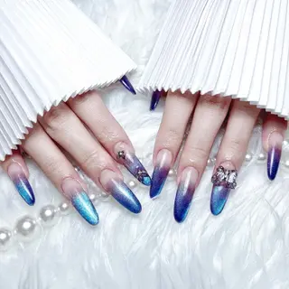 ネイル RAFFINE 月🦋🩵のネイルデザイン