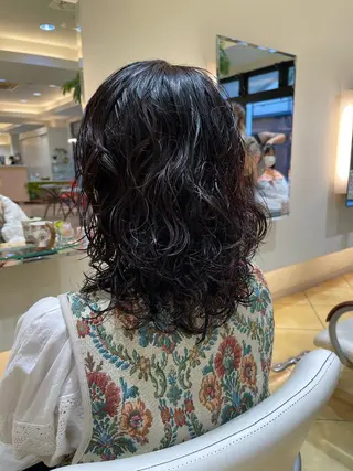 ミディアム パーマ 丸みショート/メンズ カット　佐々木真未のヘアスタイル