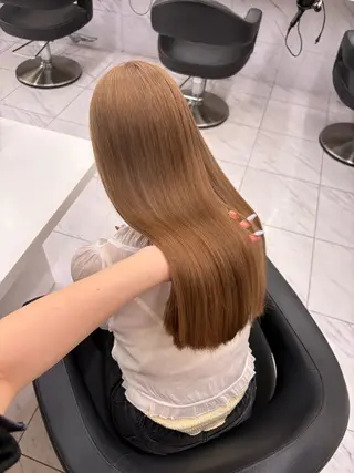 カラー ベージュ／ブラウン/ ナチュラルレイヤーのヘアスタイル