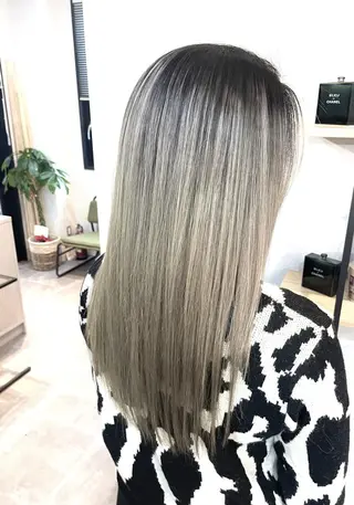 ロング ヘアアレンジ パーマ カラー ハイトーン カラーのヘアスタイル