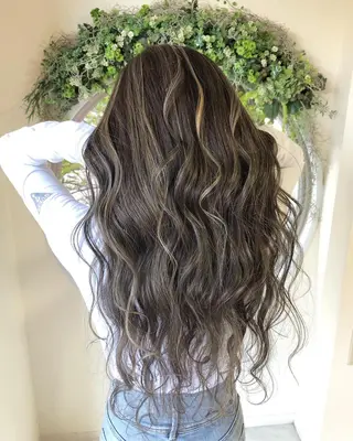 ロング カラー 上霜 菜月のヘアスタイル