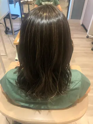 セミロング カラー EARTHセンター南店所属・小笠原 愛美のヘアスタイル