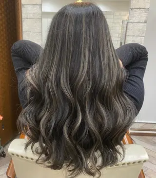 ロング カラー パーマ ヘアアレンジ メンズ キッズ ネイル マツエク・マツパ ハイライト、レイヤー カット/西梅田/中西のヘアスタイル