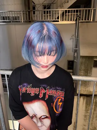 ショート カラー HIKARI🐈‍⬛ ハイトーン×デザインのヘアスタイル