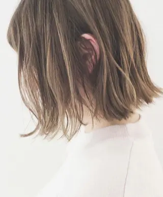 ショート VERBENA所属・ハイライト／艶カラー 大河シンジのヘアスタイル