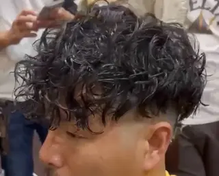 パーマ 島岡 茉生のヘアスタイル