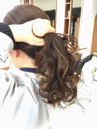 セミロング カラー 白髪ぼかしハイライト 柳川拓哉のヘアスタイル