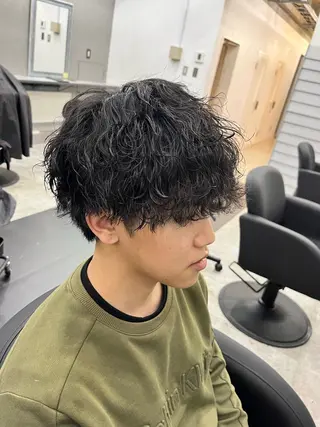 ショート パーマ メンズ 柔らかいヘアカラー 大成のヘアスタイル