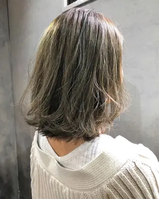 ミディアム カラー ツキノキ ミナのヘアスタイル