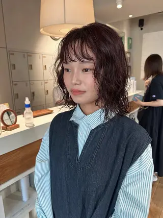 ミディアム パーマ 塩澤 榛奈のヘアスタイル