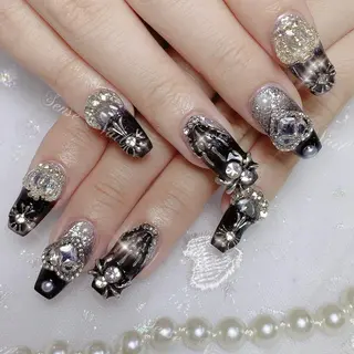 ネイル Queening 🦋のネイルデザイン