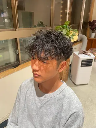 ショート パーマ メンズ itsuki ／ 曲がる縮毛矯正のヘアスタイル