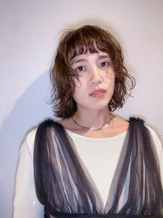 ミディアム カラー パーマ THE DOTS【ザ ドッツ】所属・C H I H A R Uのヘアスタイル