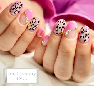 ネイル total beauty DIA所属・ネイリスト SHOKOのネイルデザイン