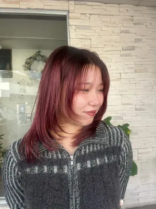 ミディアム カラー 喜屋武 美月のヘアスタイル