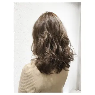 ミディアム カラー biscohair 髪にドラマを。のヘアスタイル