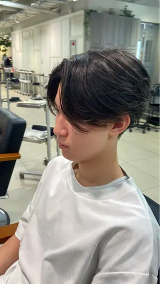 メンズ センターパート/眉毛 メンズカットNEXTのヘアスタイル