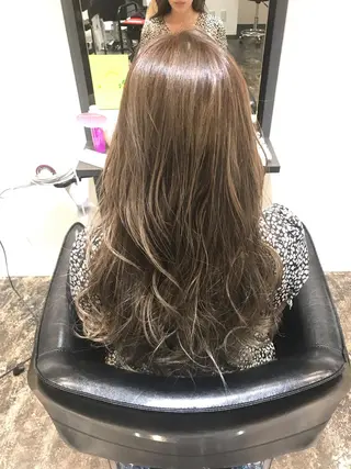 ロング カラー UMEDA FIGAROのヘアスタイル