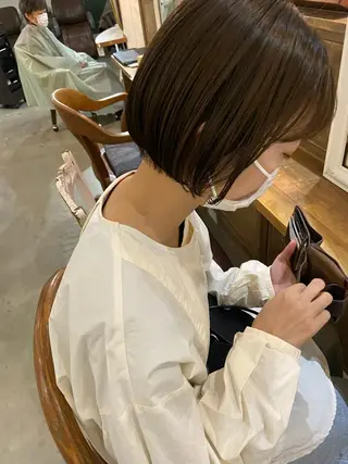 ショート なつめ🐶ショート ベージュカラーのヘアスタイル