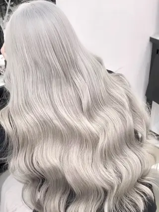 ロング wistell所属・ハイトーン/艶カラー sarina🩷のヘアスタイル