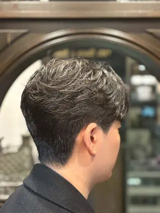 ミディアム 髙司 哲伸のヘアスタイル