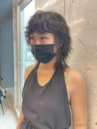 ミディアム パーマ 佐伯 和佳のヘアスタイル