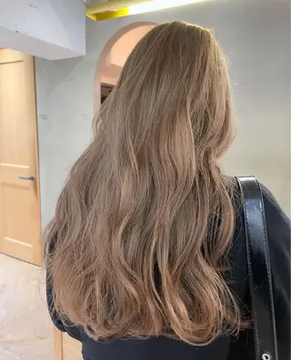 ロング こだわりのレイヤー /透明感カラーのヘアスタイル