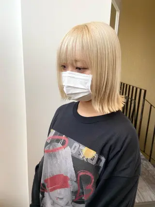 ミディアム カラー écouter所属・ショート/ウルフ ハイトーン/カイセイのヘアスタイル