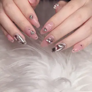 ネイル HENECY🍓 momokaのネイルデザイン