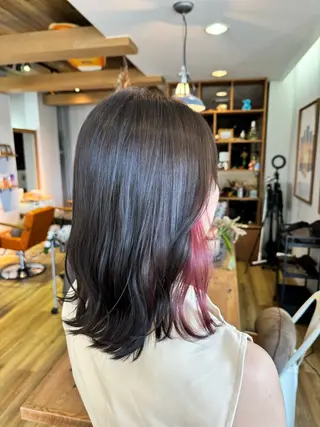 セミロング カラー ツキダテ ユイのヘアスタイル