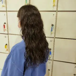 ロング パーマ 岡田 奈々のヘアスタイル