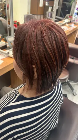 ミディアム カラー 保科 椎奈のヘアスタイル