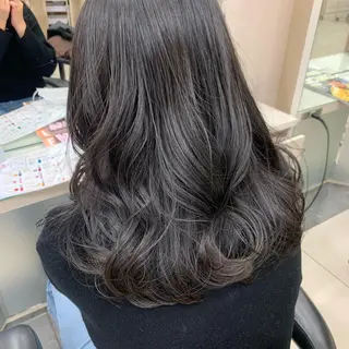 セミロング カラー ウスイ ハルカのヘアスタイル