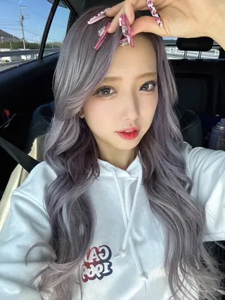 セミロング カラー ホワイト&レイヤーカ ットエクステ長畠俊輔のヘアスタイル