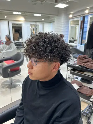 ショート パーマ メンズ フェザーパーマ職人 🪶ryosukeのヘアスタイル