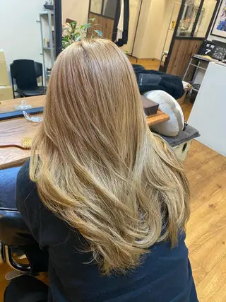 セミロング MAAT所属 AKANEのヘアスタイル