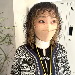 ミディアム パーマ デザインカラー/パー マ🦖外岡咲希🦖のヘアスタイル