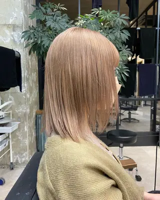 セミロング カラー SAKI⭐️ブリーチ ・デザインカラー⭐️のヘアスタイル
