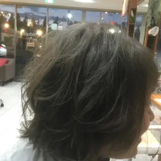 ショート カラー 白髪ぼかしハイライト 柳川拓哉のヘアスタイル