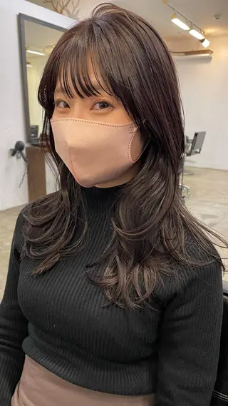 セミロング オリーブカラー 長谷川のヘアスタイル