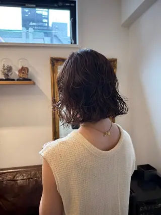 ミディアム パーマ ミルクティー× グレージュMOMOのヘアスタイル