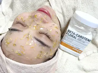 アイブロウ&フェイシャルサロンa‘lm所属・WAX脱毛/肌質改善 眉毛とお肌のサロンのエステ・リラクイメージ