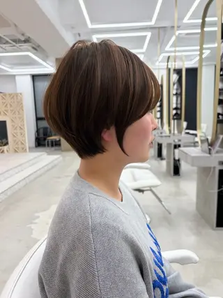 ショート カラー 伊藤 優里のヘアスタイル