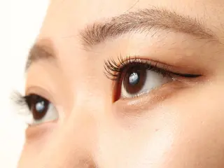 マツエク・マツパ アイブロウ 伊藤 康乃のヘアスタイル