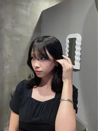 ミディアム 韓国レイヤーカット/ 暗髪カラー/林 竜翔のヘアスタイル