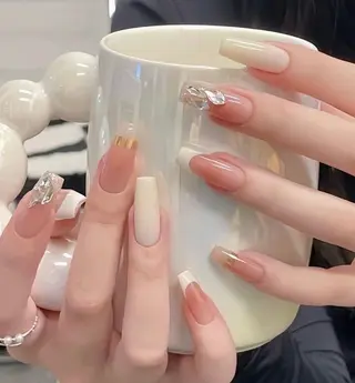 ネイル pink ladyサロン所属・べ にのネイルデザイン