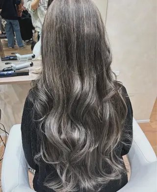 ロング カラー 林 美月のヘアスタイル