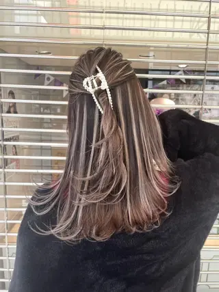 セミロング ＿WHITE鳳店 アンダーバーホワイトのヘアスタイル