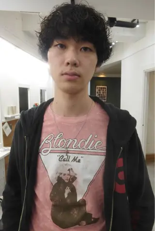 ミディアム パーマ メンズ グランジヘア 無造作ヘアHYUGAのヘアスタイル